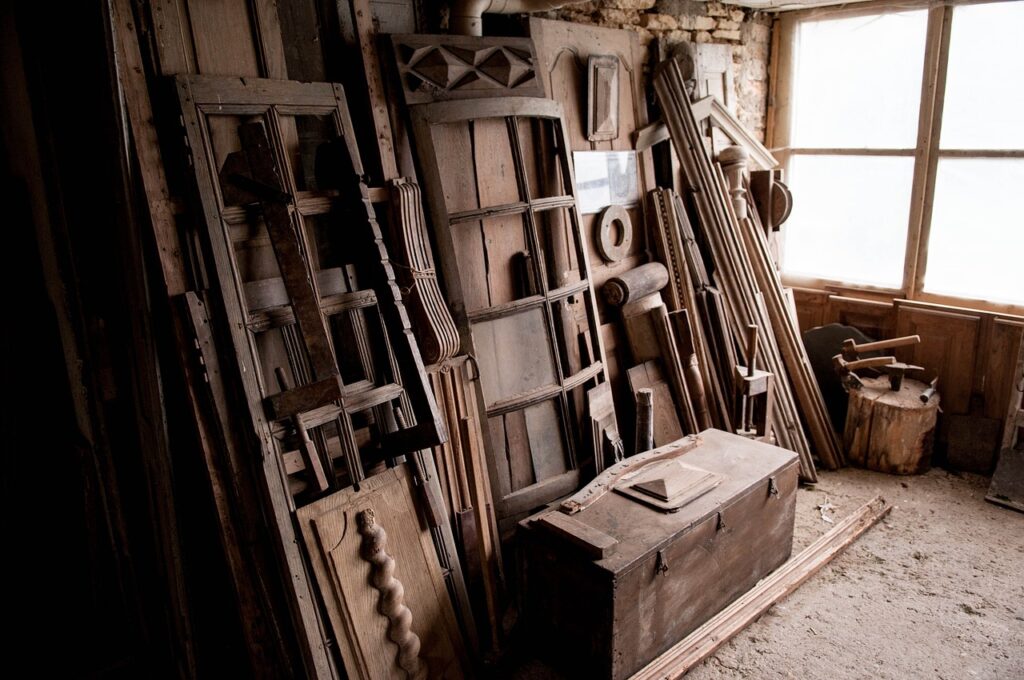 workshop, drink, carpentry-4749771.jpg